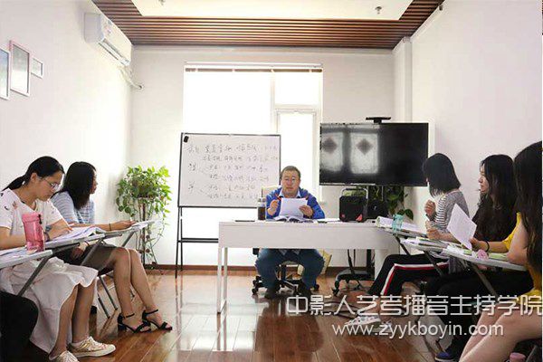 播音主持培訓(xùn)即興評述課堂