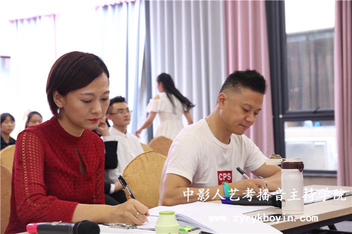 即興評(píng)述