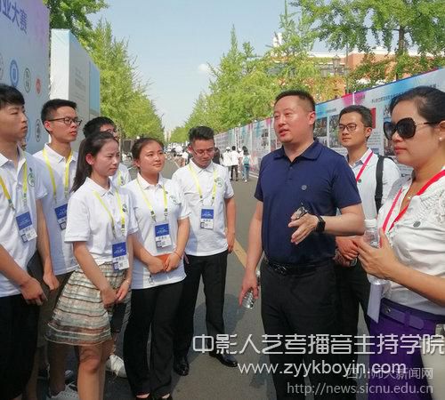 校黨委常委、副校長張海東一行到比賽現場看望慰問我校參賽師生.jpg