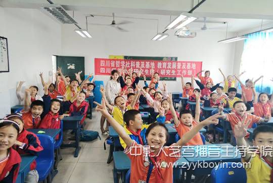 影視與傳媒學(xué)院研究生志愿者開展科普宣傳活動(dòng).jpg
