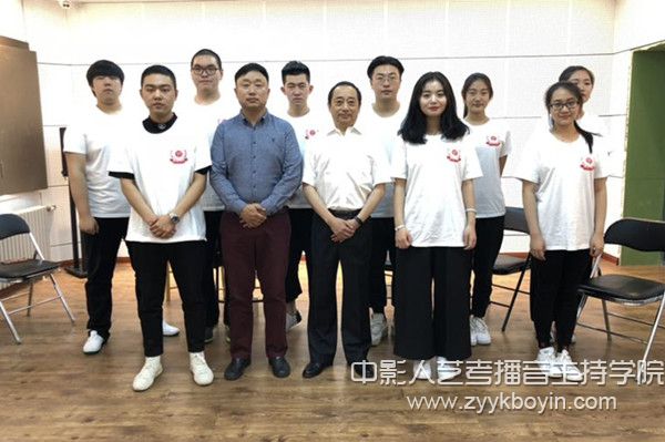 入選劇目負(fù)責(zé)人員合影.jpg