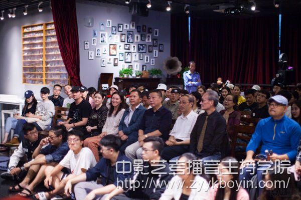 童自榮來南藝暢談藝術(shù)人生 .jpg