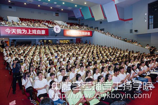 上海戲劇學院開學典禮現場.jpg