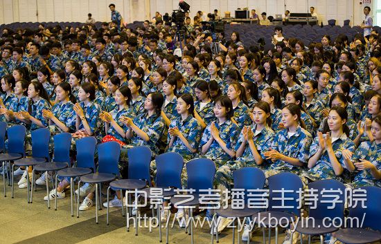 上海戲劇學院大一新生迎來一堂特殊的“開學第一課”.jpg