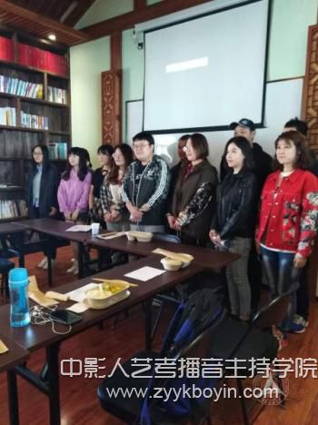樂評人鄧柯與我校學(xué)生共進“思想午餐”2.jpg