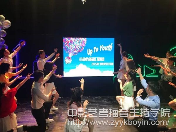 電影電視系2015級(jí)主持班“主持創(chuàng)作基礎(chǔ)”匯報(bào)圓滿(mǎn)成功.jpg