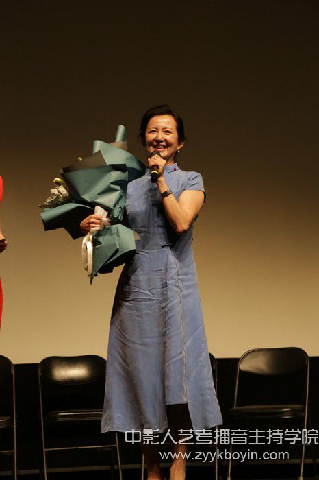 中央戲劇學院音樂劇系主任、電影《家》導演劉紅梅發言.jpg