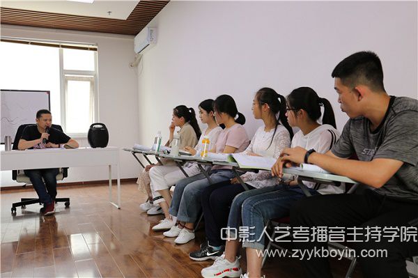中影人藝考播音主持專業上課場景圖.JPG