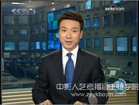 新聞聯(lián)播主持人康輝