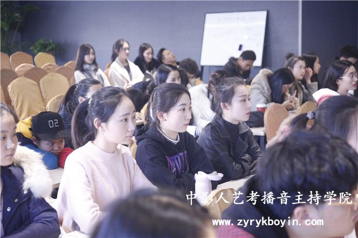 播音主持容易就業嗎